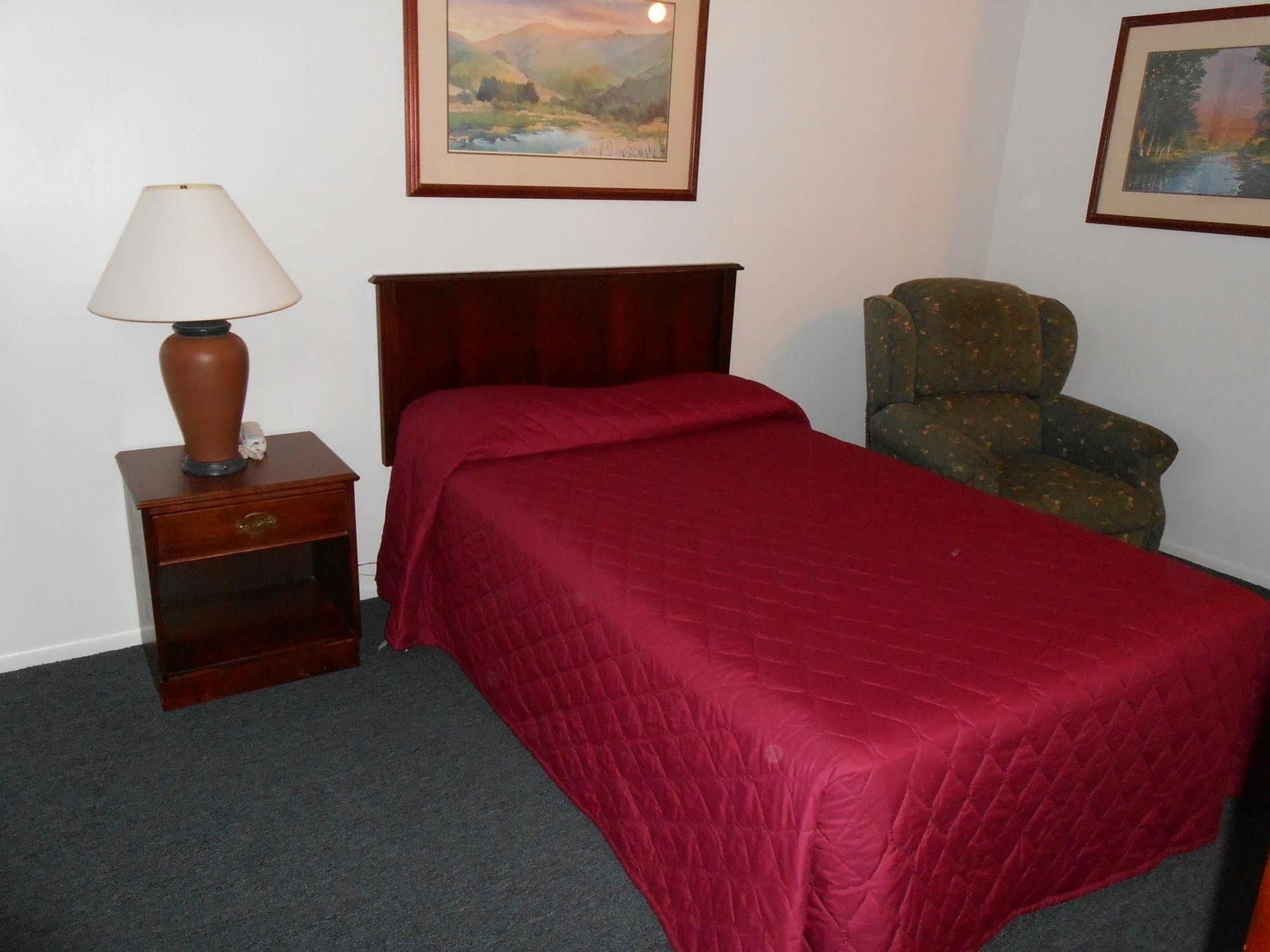 Midway Inn Cedar Falls Extérieur photo